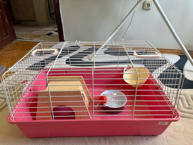 tavsan veya hamster kafesi. rabbit hutch/ hamster cage