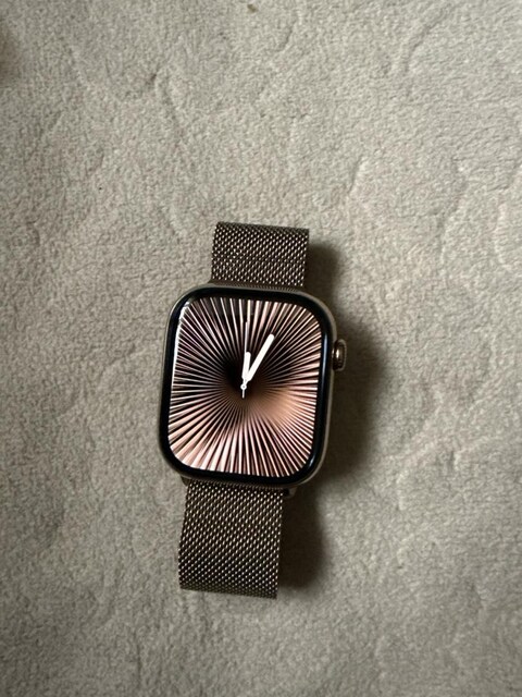 Apple Watch Series 10 42mm Titanyum Gold – Sıfır Gibi – %100 Pil