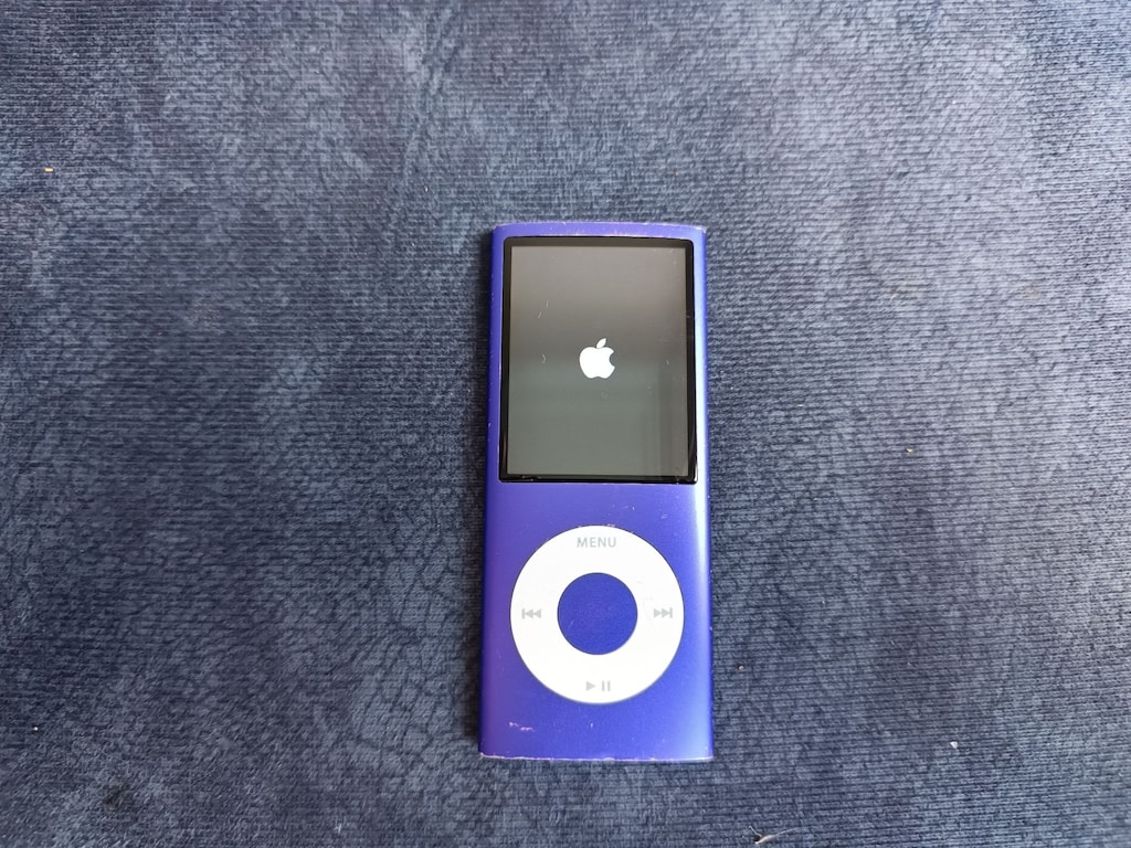 4. Nesil iPod Nano (8 GB)