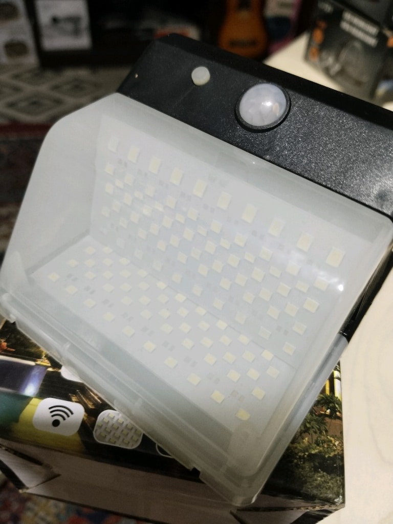 YENİ KUTUSUNDA GÜNEŞ ENERJİSİ İLE ÇALIŞAN DIŞ MEKAN LED AYDINLATMA - 2