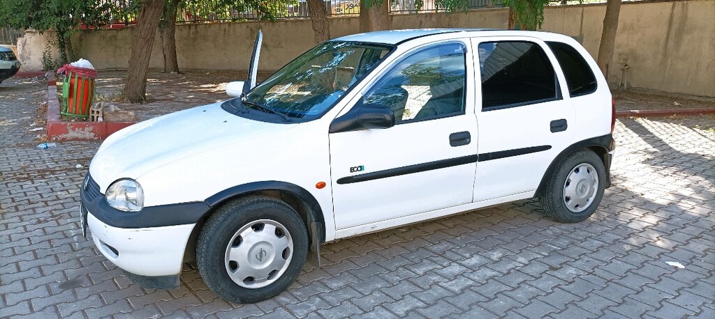 temiz bakımlı Corsa b - 18