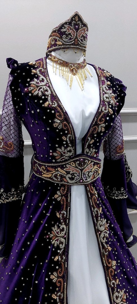 Yoğun işli kadife mor kaftan