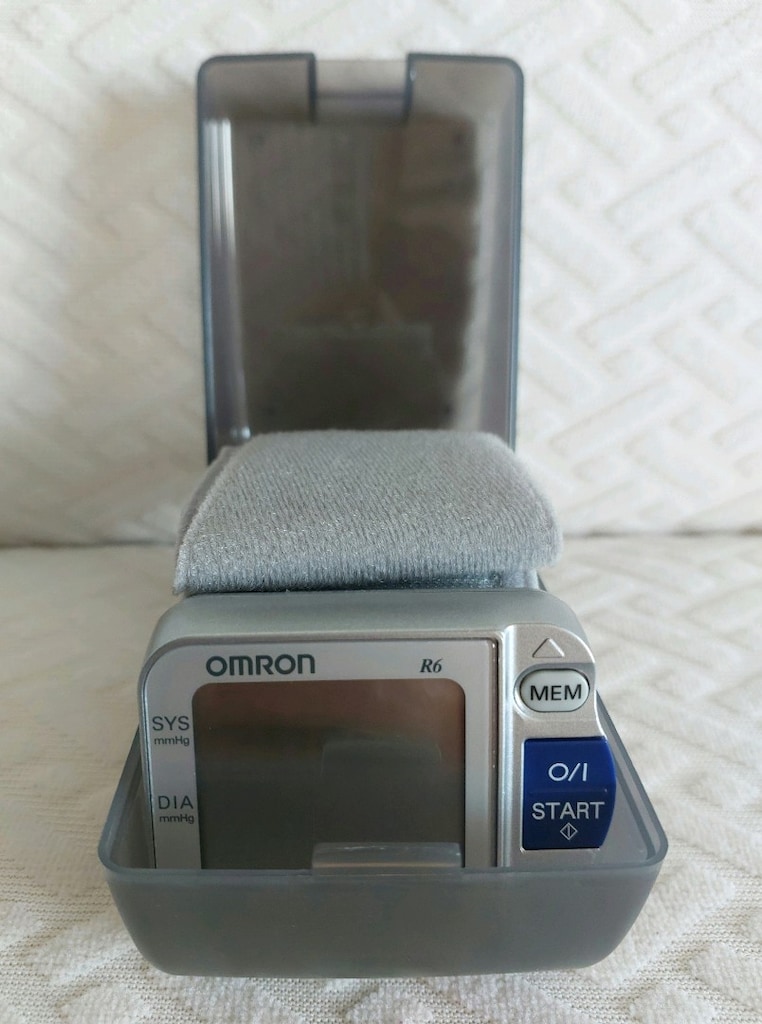 Omron R6 Bilekten Tansiyon Ölçme Aleti - 5