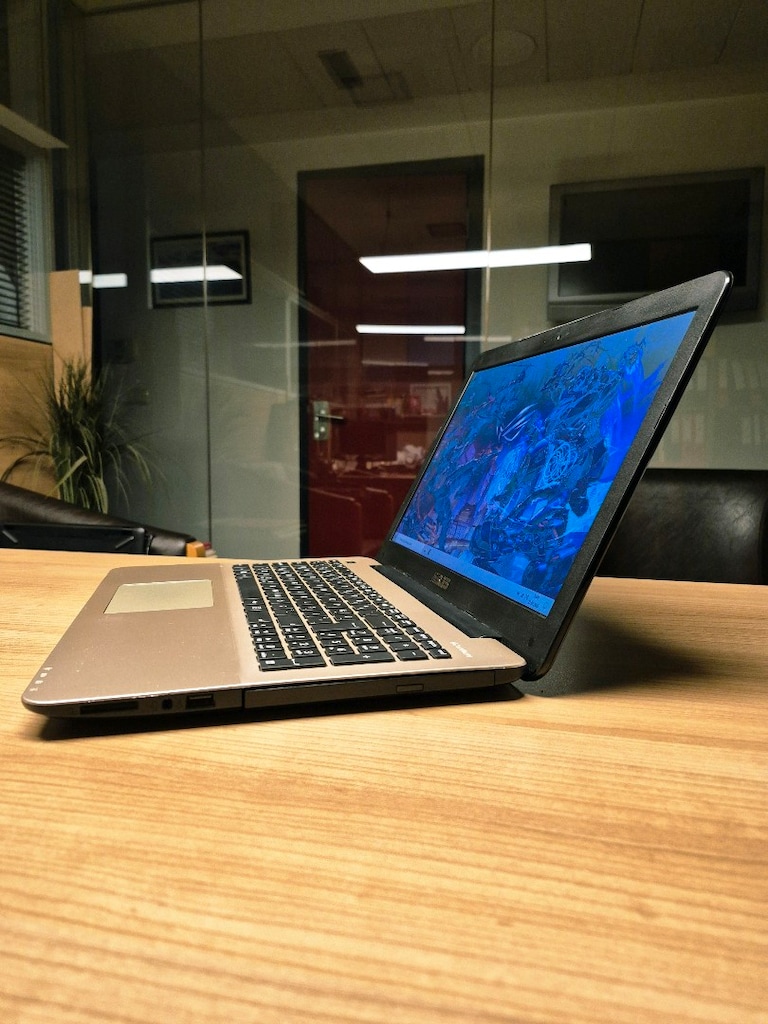 Laptop ASUS i5 İşlemci 12GB Ram 240GB SSD Pili Yeni - 4