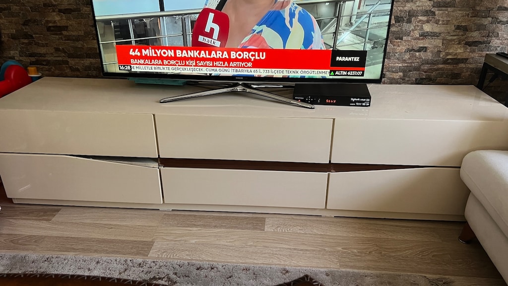 Tv Ünitesi, ayna, diresuar ve masa takımı - 3