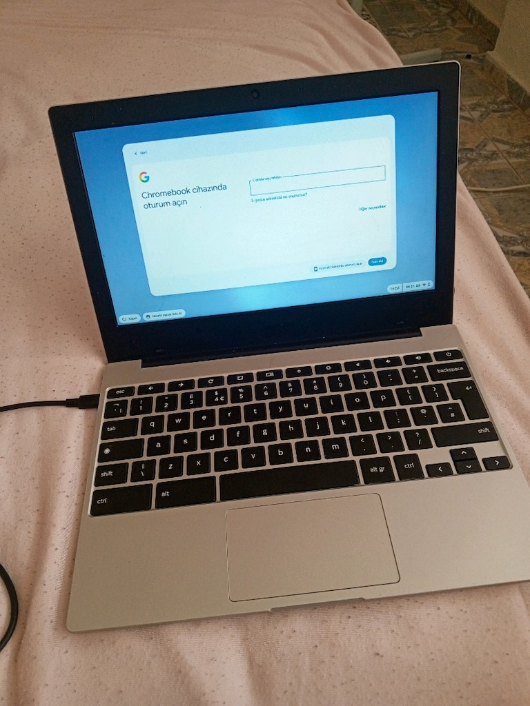 samsung 11.6 ekran Android laptop 4 k video acıyor slim kasa ince - 2