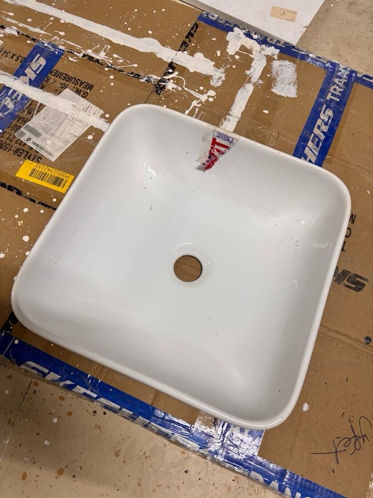 40x40 cm Kare Tezgah Üstü Seramik Lavabo – Beyaz