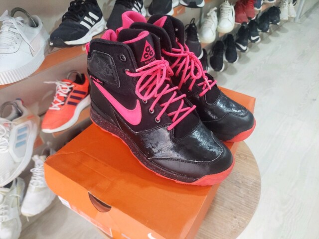 Orjinal Nike 39 numara bayan Bot spor ayakkabısı İKİNCİ EL