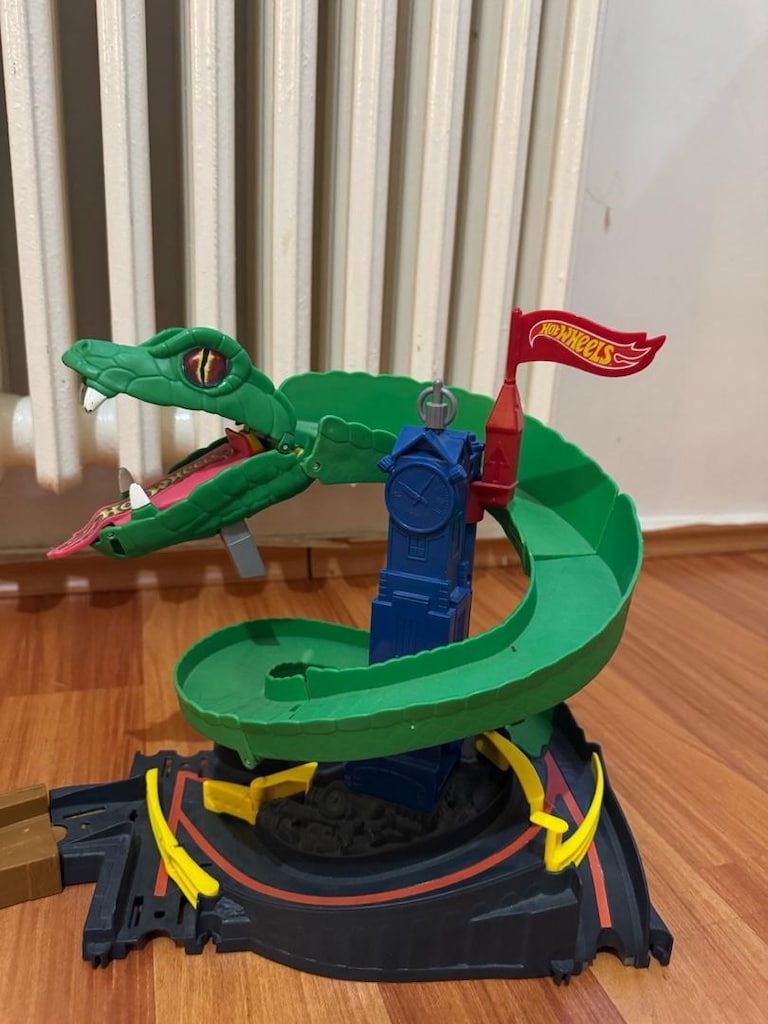 Hot Wheels City Yılan Loop Ve Akrobasi Oyun Seti - 2