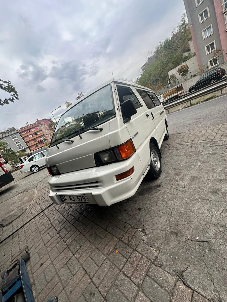 Mitsubishi L300