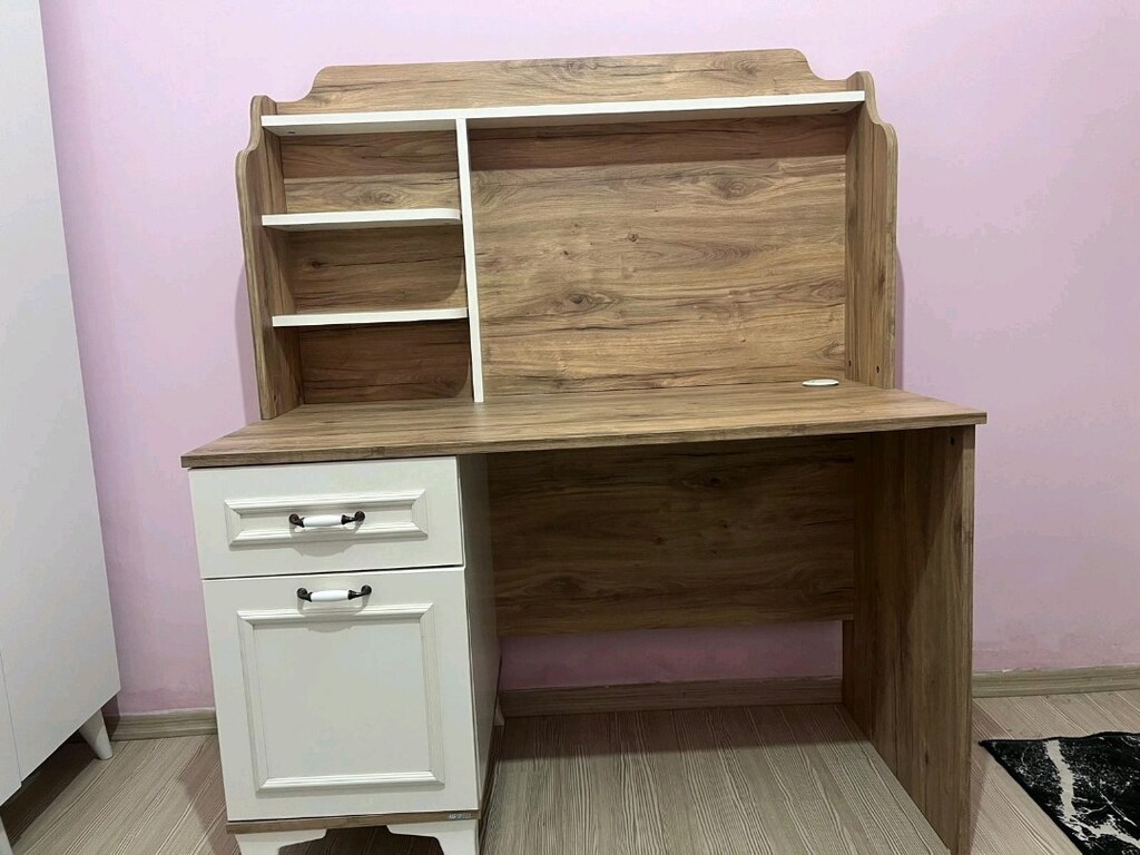 Çiziksiz kırıksız tertemiz çalışma masası - 2