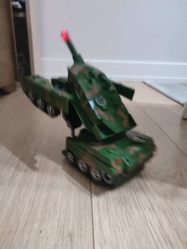 Fonksiyonel robot olabilen Tank oyuncak - 5