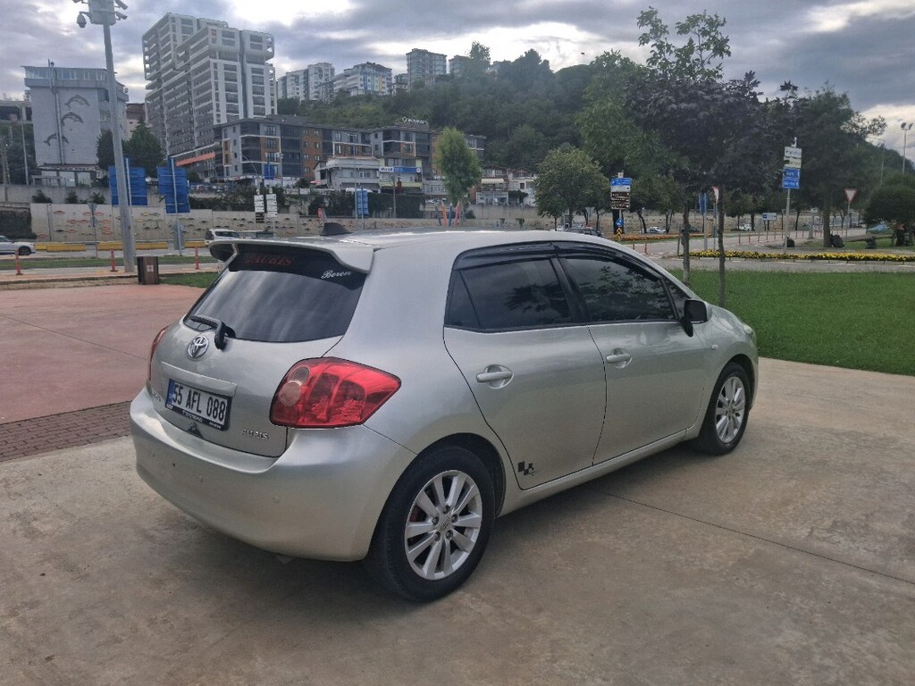 toyota auris elegant - 2