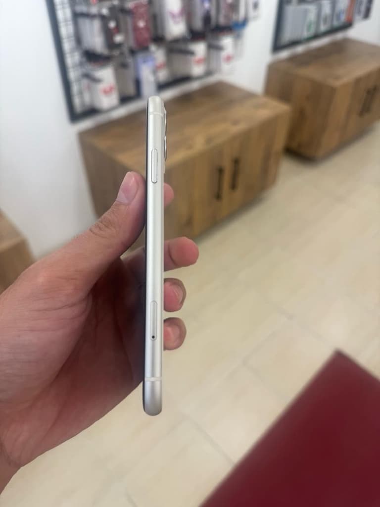 İphone 11 Beyaz 64GB - 4