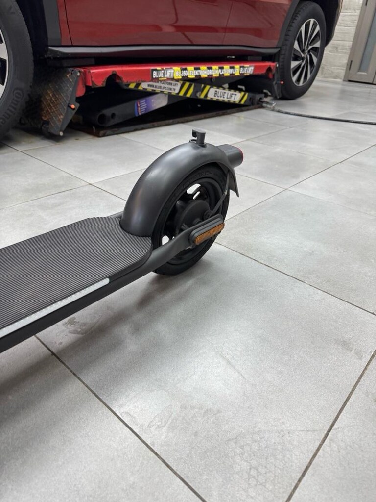 NAVEE V25i Pro 600 W 25 km Menzil Elektrikli Scooter Siyah - 8