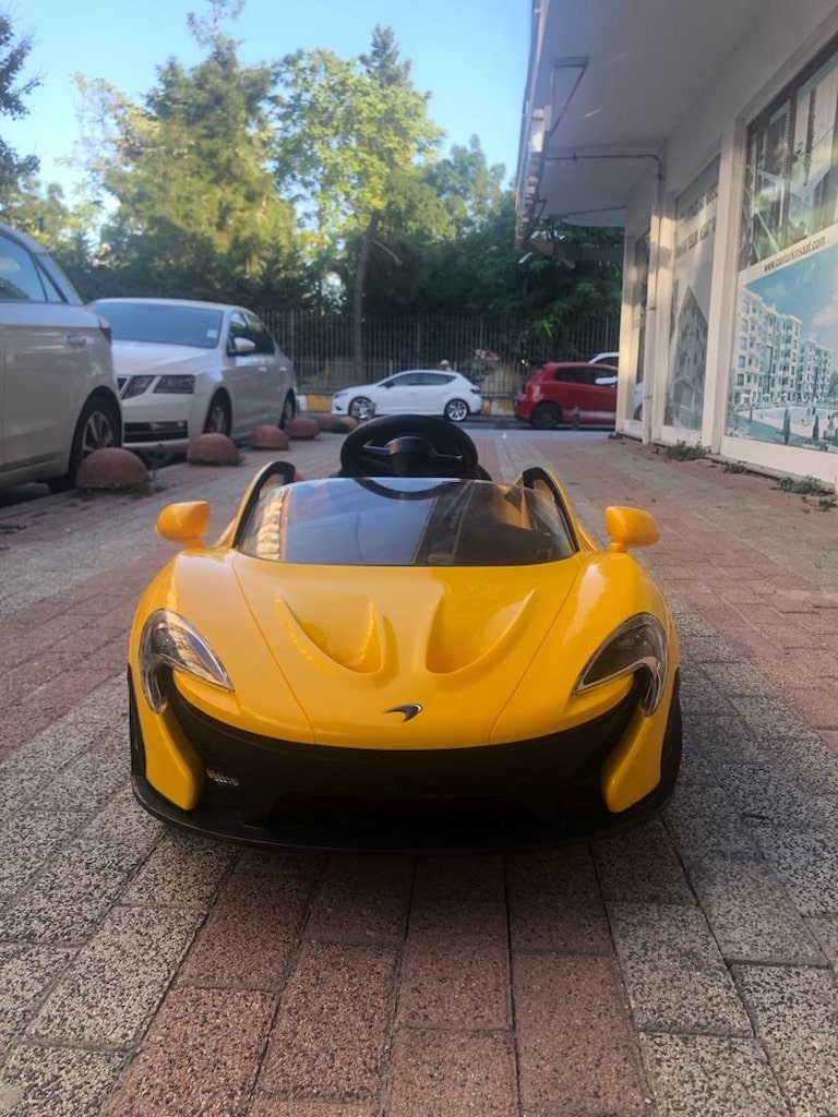 Maclaren P1 akülü araba