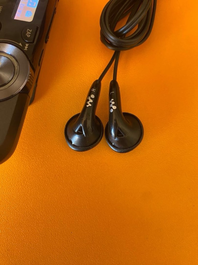 Sony Walkman NWZ-B183 MP3 Çalar - Orijinal Kulaklıklı Temiz Cihaz - 4