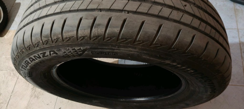 225/65/17 BRIDGESTONE - 7