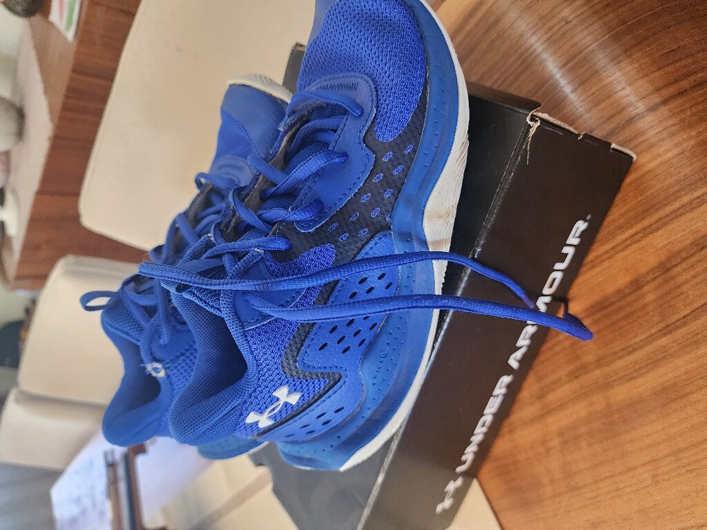 UNDER ARMOUR KOŞU VE BASKET AYAKKABISI 35,5 NUMARA