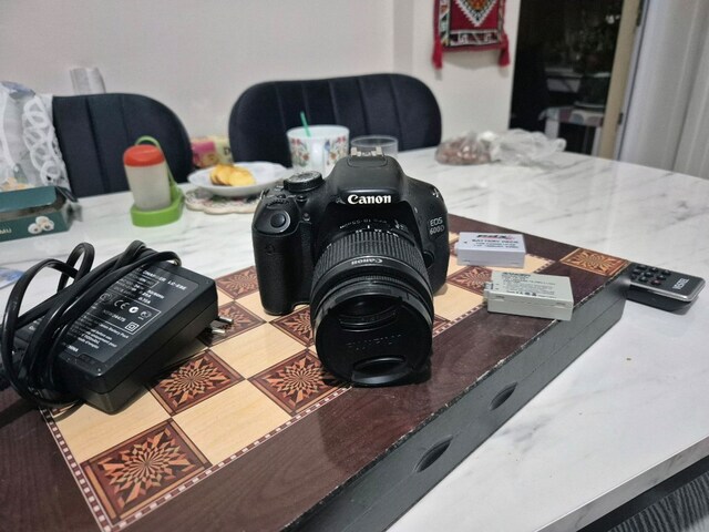 CANON EOS 600D