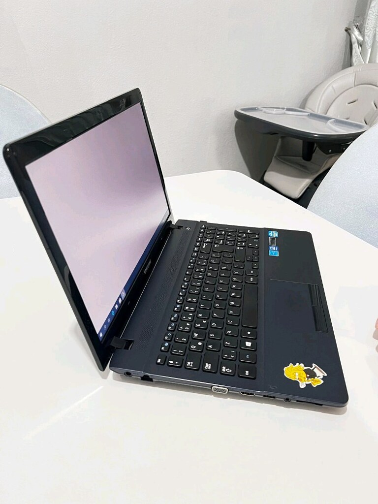 SAMSUNG LAPTOP - 4