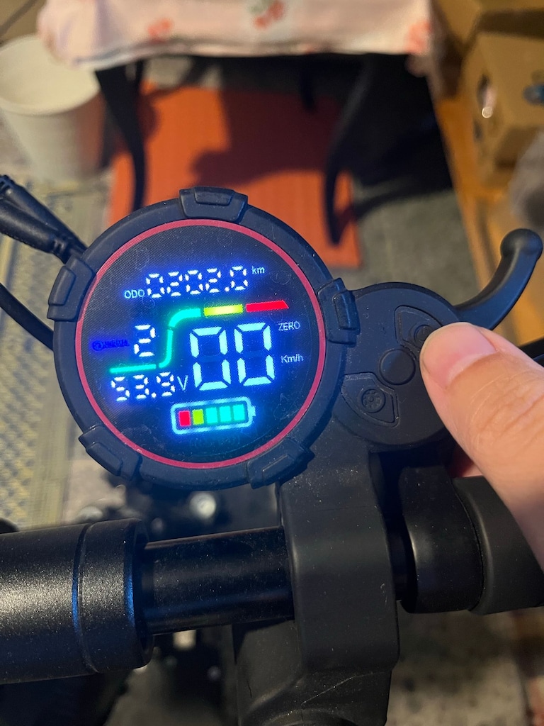 200 km'de Onvo 13 x plus koltuklu scooter