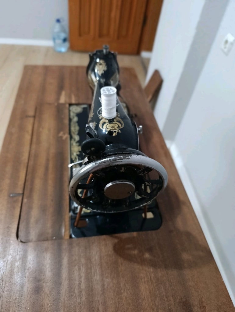 OMEGA Ahşap Tabanlı Vintage Dikiş Makinesi - 4