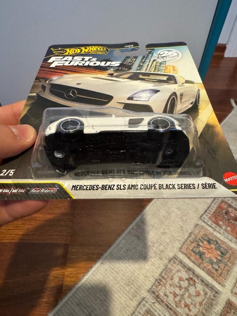 Hot Wheels Mercedes-Benz SLS AMG Coupe - 6