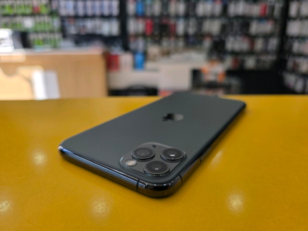 iPhone 11 Pro Max 64GB. Hatasız. Gri Renk. Pil:100 - 3