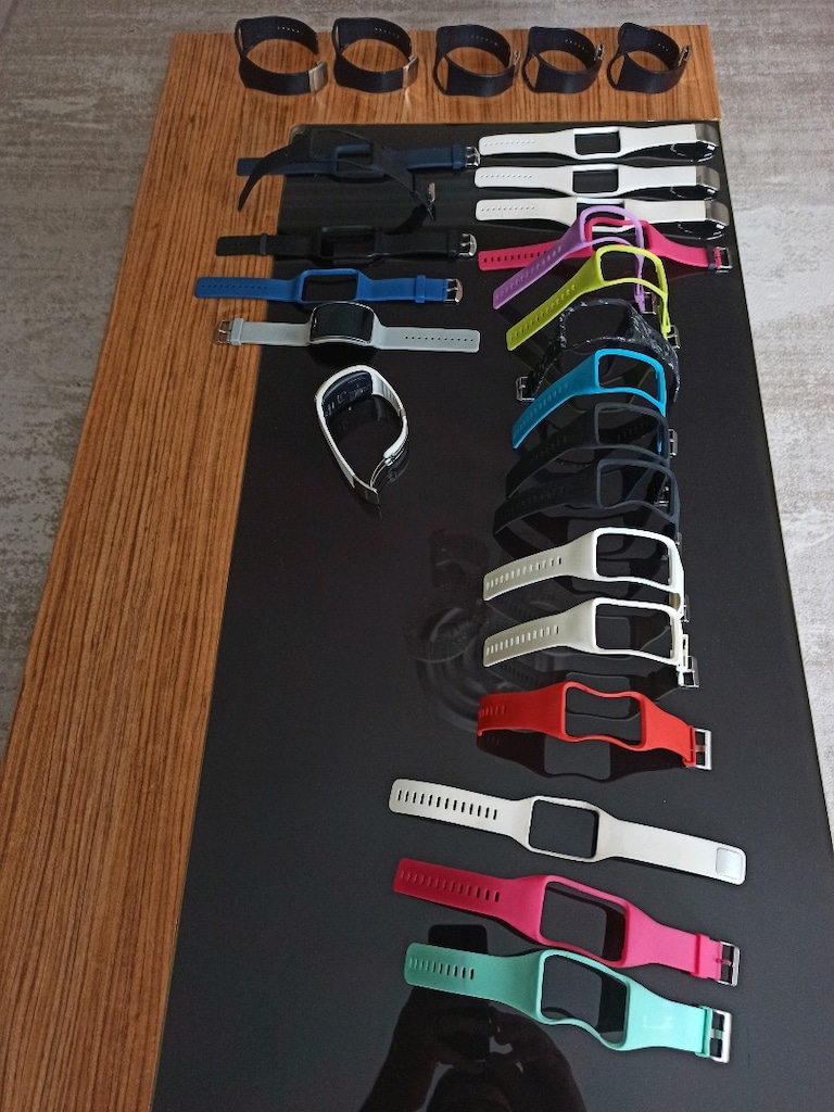 Samsung Gear S Bileği kaplayan Kavisli Premium Akıllı Saat Şık ve Kiba - 6