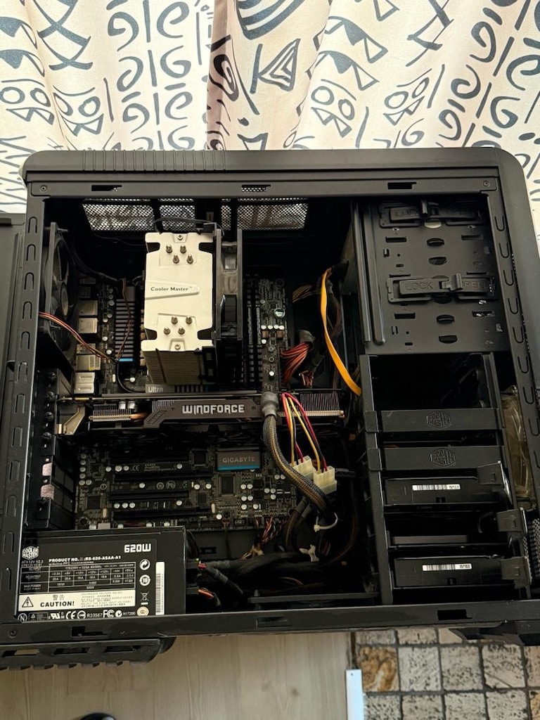 Intel i7 | 16GB RAM | GTX 960 | 2TB HDD + SSD | 27" Monitör - 8