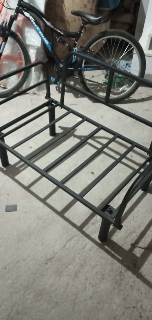BALKON BAHÇE İÇİN KOLTUK İSKELETİ TEMİZ KULLANIŞLI METAL 1500 TL - 2