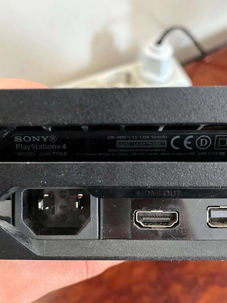 ps4 pro 1Tb - 2