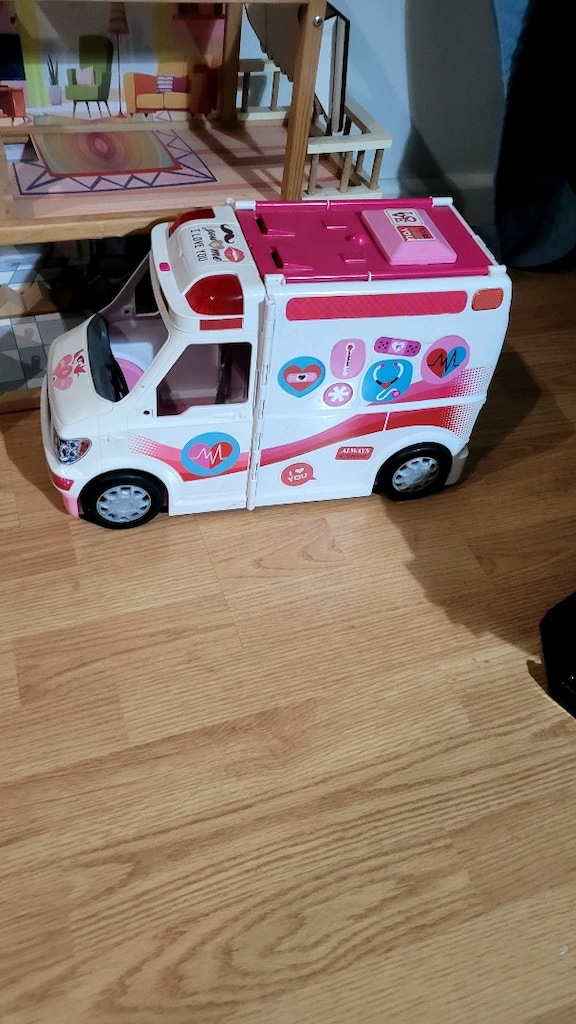 Barbie evi ve Barbie Ambulansı - 4