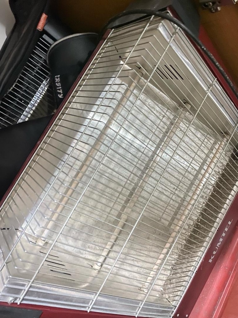 Kumtel Kırmızı Metal Isıtıcı - 2