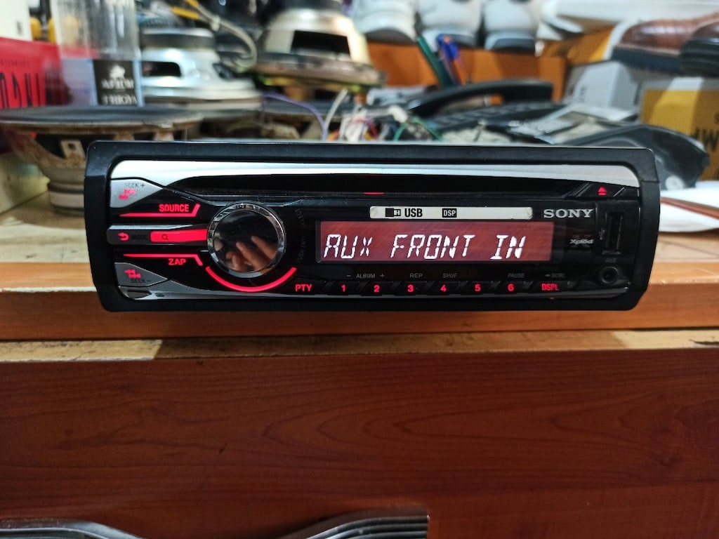 Eski seri Sony USB AUX RADYO CD çift anfi çıkışlı oto teyp sorunsuz - 3