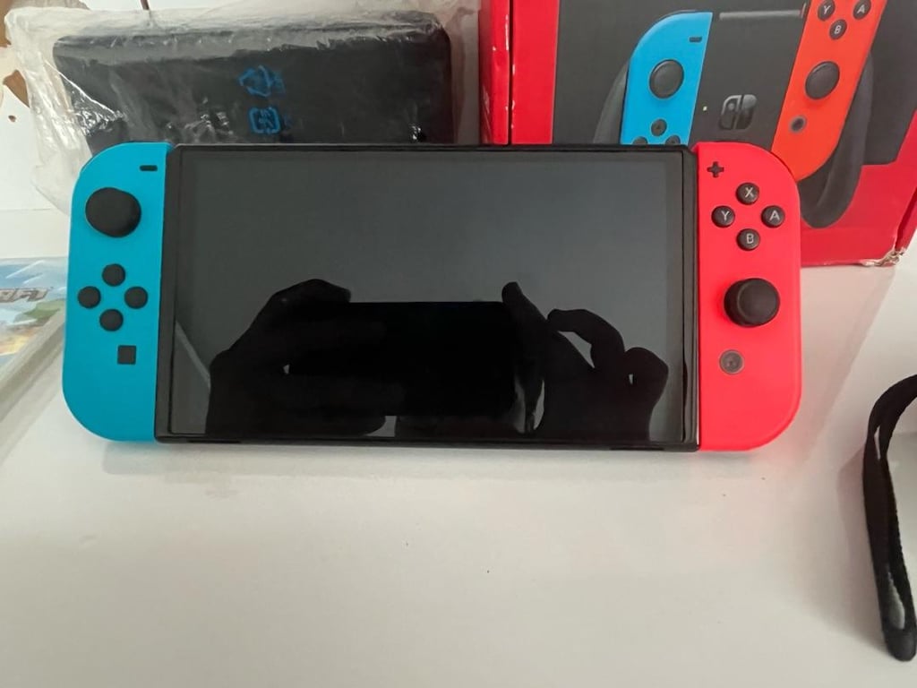 Kusursuz Switch OLED + Tam Kutu Aksesuar + 3 Fiziksel & 4 Dijital Oyun - 8
