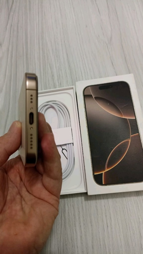 iPhone 16 pro Çok temiz - 5