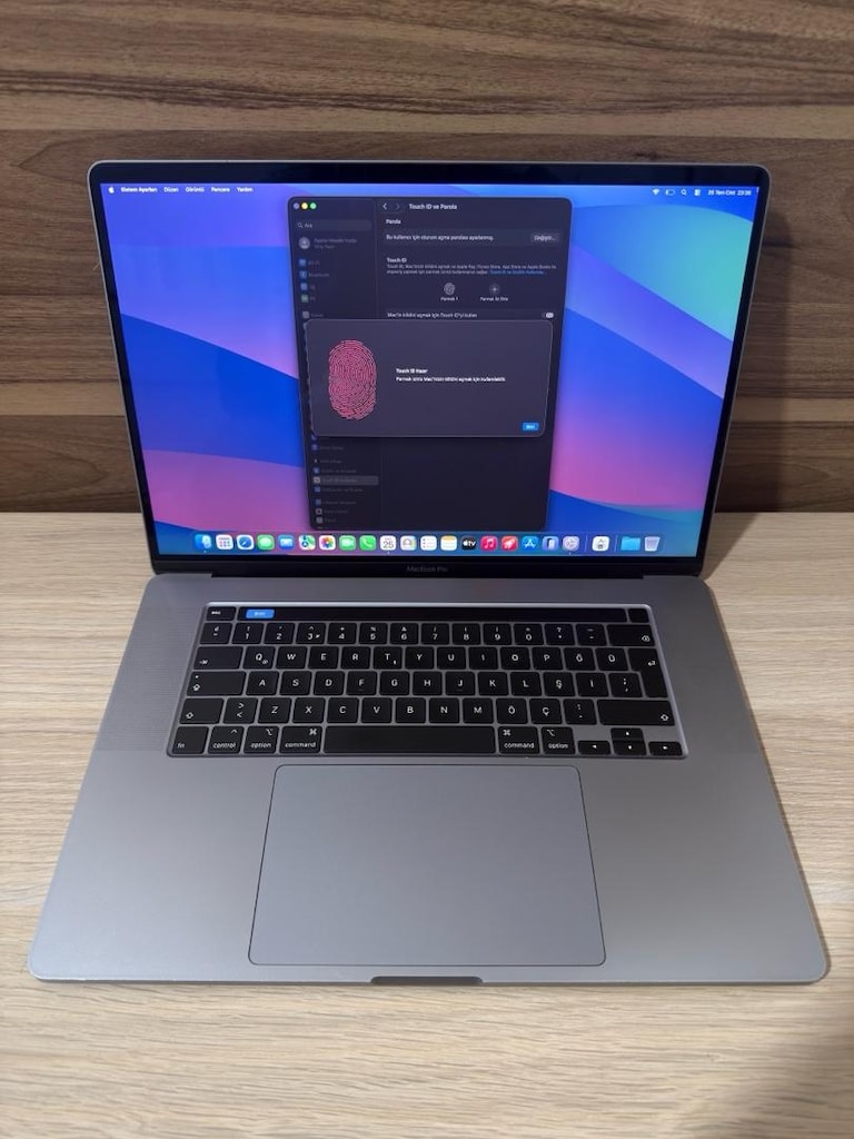 MacBook Pro / i7 / 16 inç / 16 GB Ram / 512 GB Ssd - 4