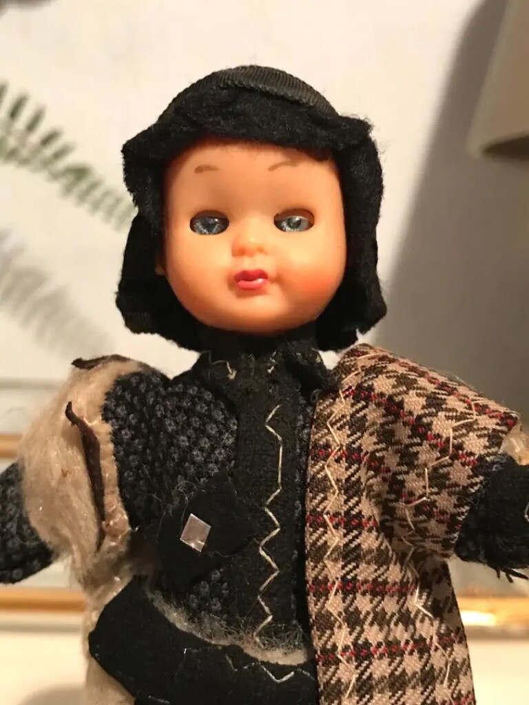 Vintage Uyuyan Mini Bebek & El Yapımı Giysileriyle - 2