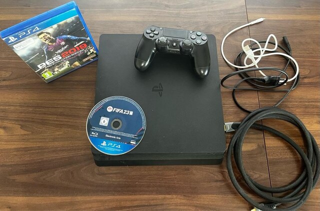 Temiz PS4 Slim | 1 Orijinal Kol | PES 2019 + FIFA 23 Hediye
