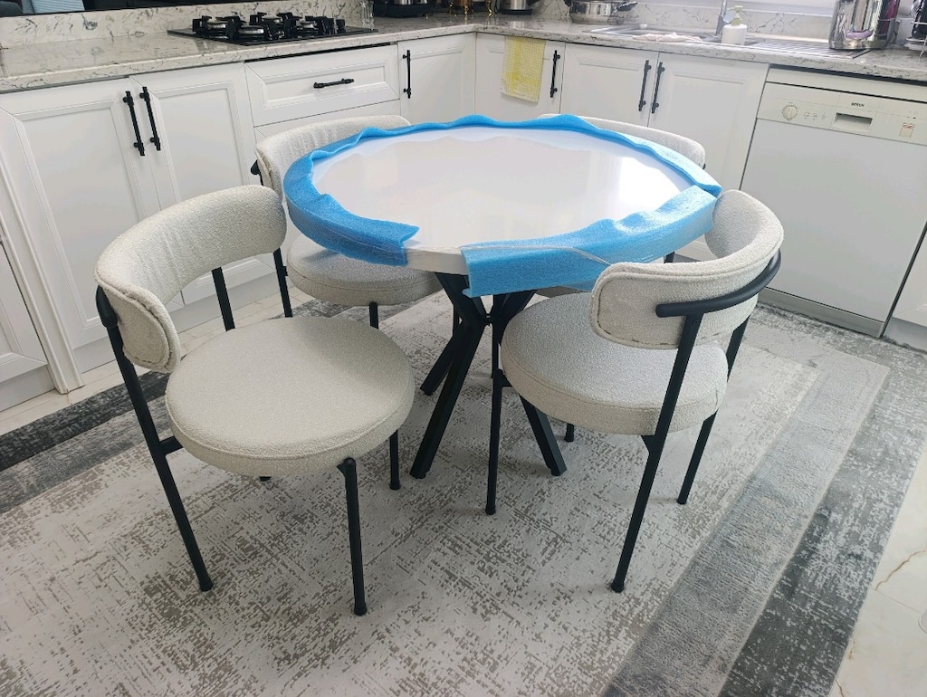 Yuvarlak Masa Sandalye Takımı, 4 Kişilik MDF Malzeme (SIFIR ÜRÜN)