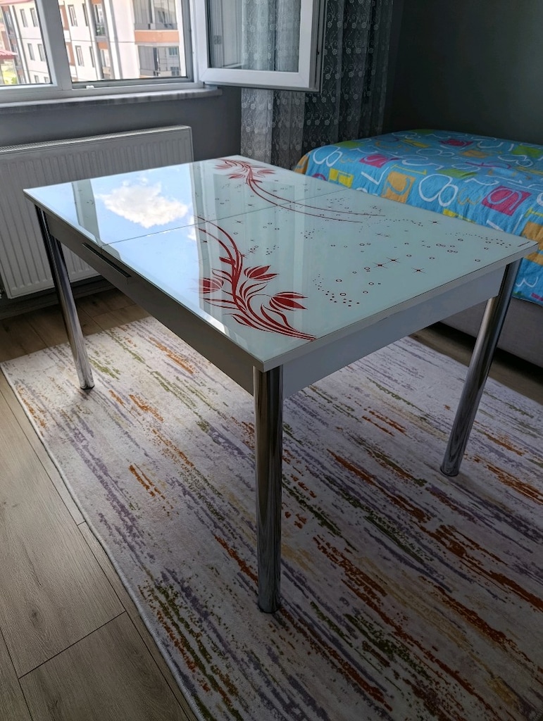 AÇILABİLİR YEMEK MASASI VE 4 SANDALYE - 2