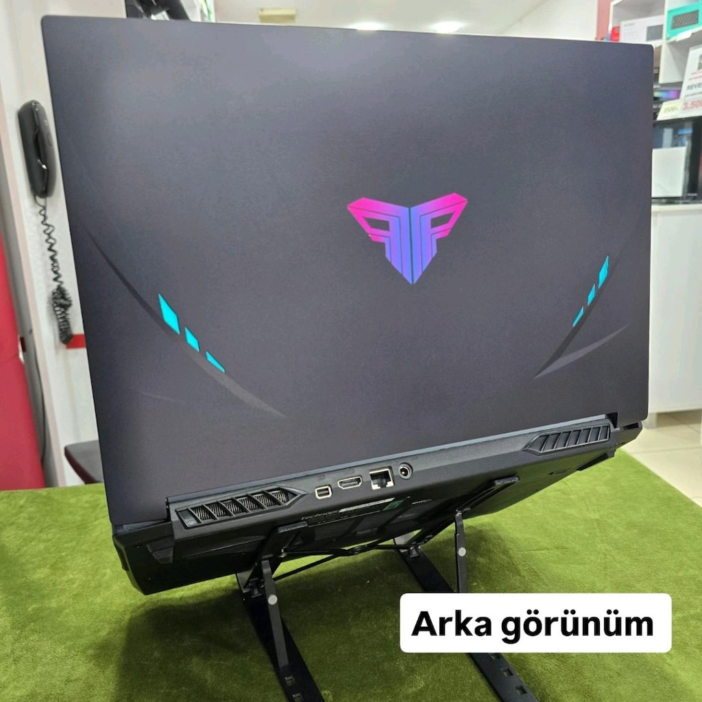 QUANTUM CWE15IAR GAMING LAPTOP İŞLEMCİ: Intel Core i7-11800H 11. - 8