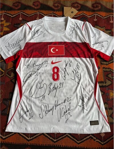 TÜM TAKIM ISLAK İMZALI ARDA GÜLER FORMA