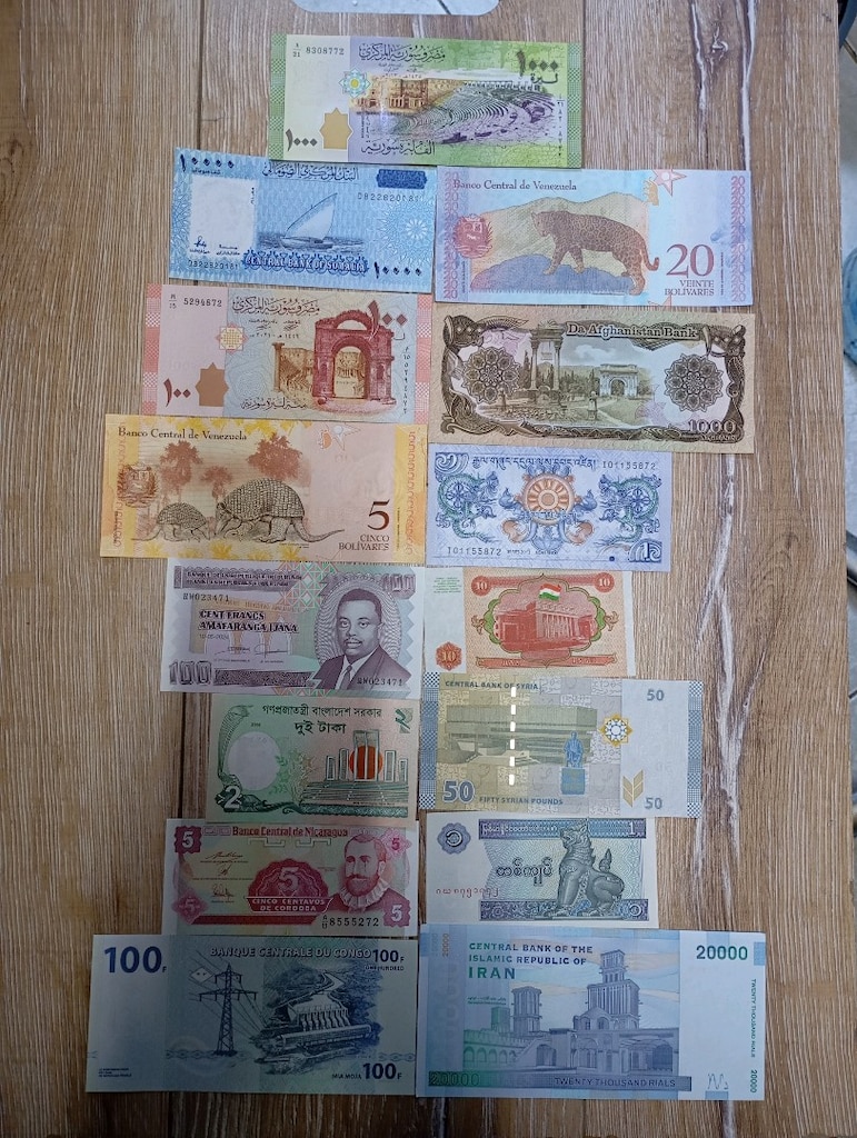 90 Farklı yabancı ülke paralaları - 3