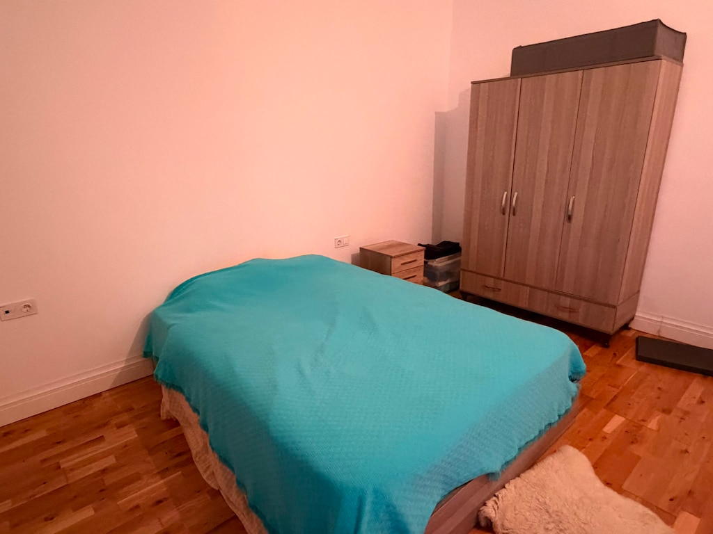 Yatak Odası Takımı Çok Temiz Bazalı Karyola 3 Kapaklı Dolap Komodin - 2