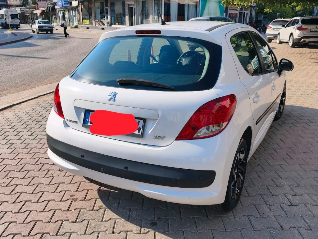 Beyaz Peugeot Araba - 2