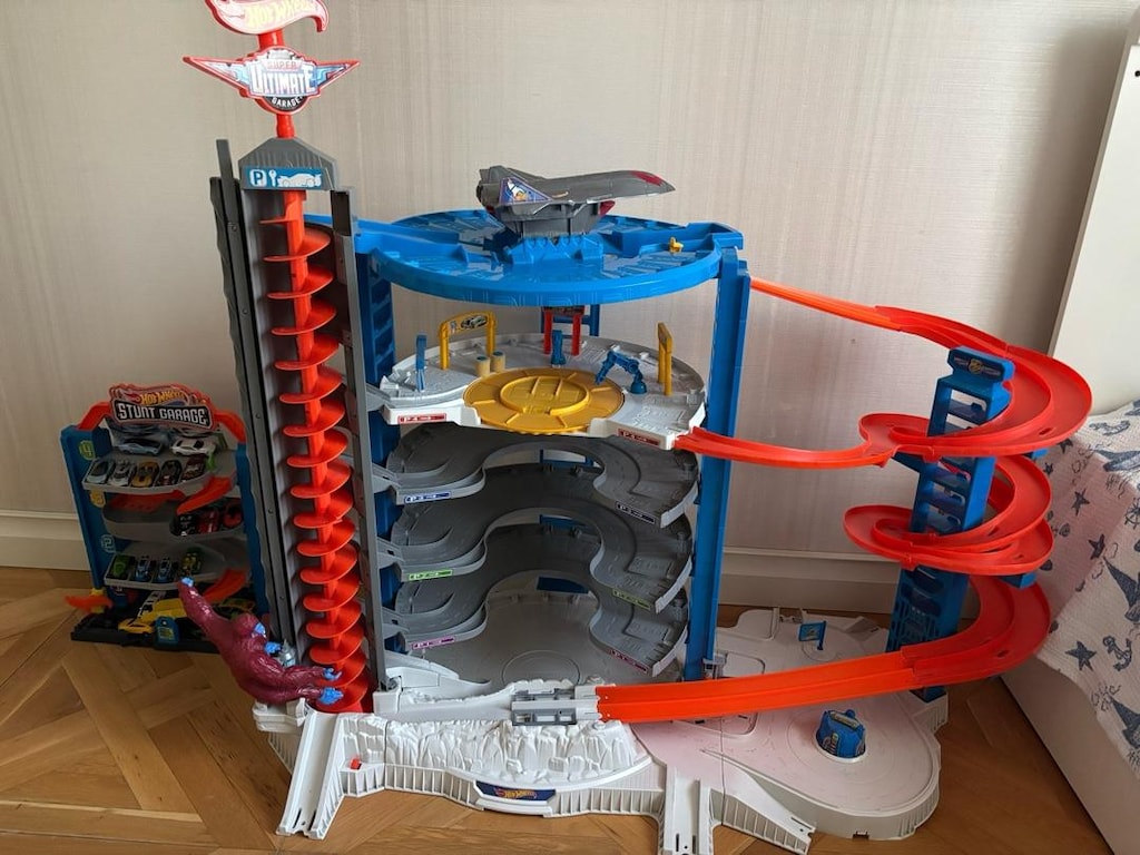 Hotwheels Super Ultimate Garage