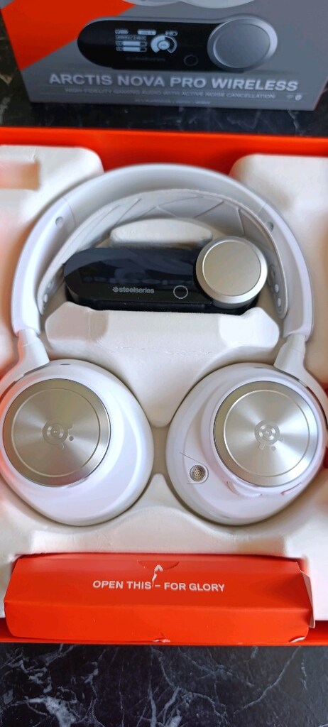 Steelseries Arctis Nova Pro Wireless - 2